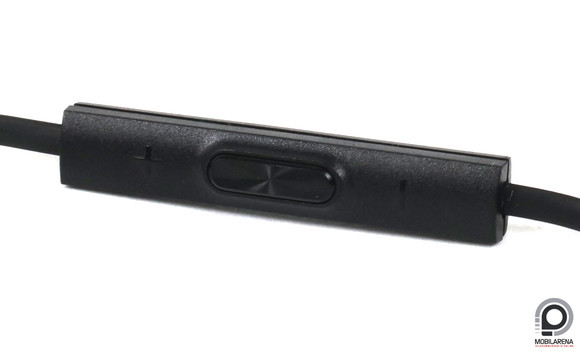 A hangerőszabályzók remekül teszik a doglukat, viszont a műanyagos, reccsenős gombhangok nem illenek a képbe