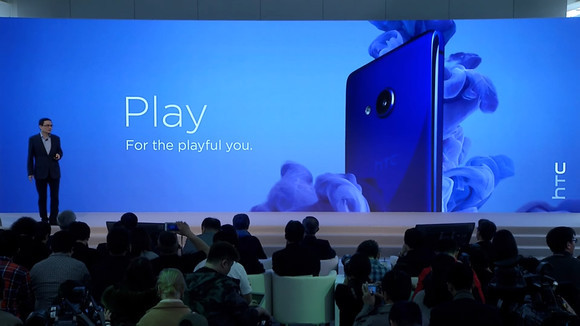 A U Play az olcsóbb és kisebb modell