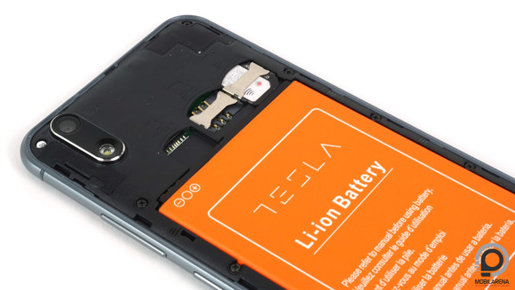 A specifikáció szerinti dual active mód sajnos nem érvényes, viszont microSD mellé is bepattinthatunk két microSIM-et