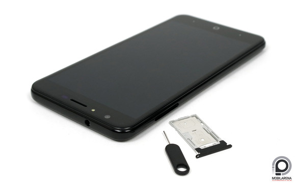 Hybrid SIM-tálca: vagy dual SIM, vagy egy kártya és egy microSD