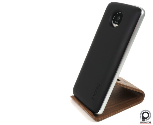 Az akkumulátorcsomag kapacitása hozzáadódik a mobilban lévőhöz, egyéni töltöttségi szintjüket külön menüpontban láthatjuk