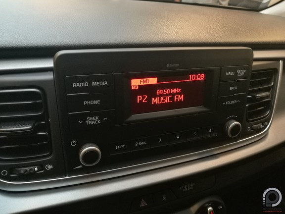 EX Limited és EX felszereltségekhez jár a Bluetooth, ám USB és AUX már az alapmodellben is van