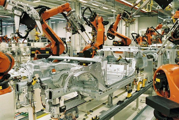 Dolgoznak a robotok a BMW-nél
