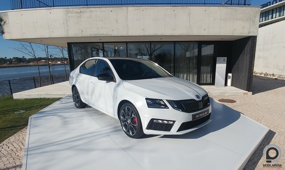 Volt kint egy hivatalosan nem bejelentett Octavia RS is, amit sajnos nem tudtunk kipróbálni.