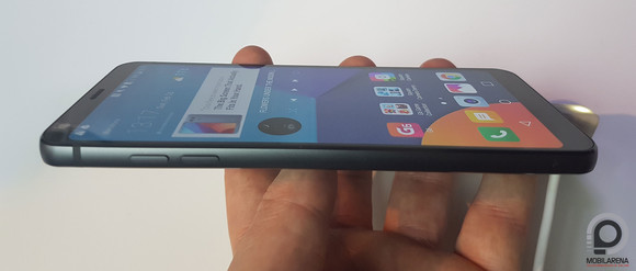 Vékony és egy kézzel tényleg kényelmesen kezelhető