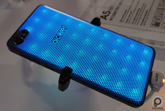 A LED hátlapos A5 LED kétségtelenül a legérdekesebb új terméke az Alcatel mobil márkának