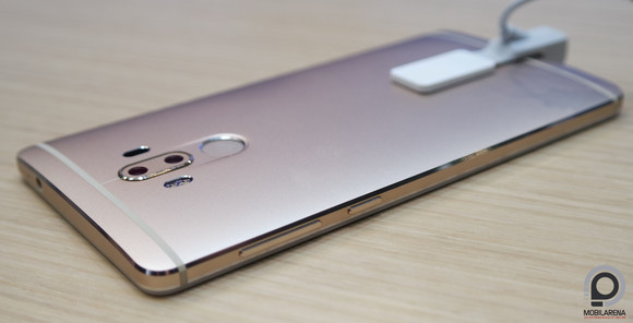 13 megapixeles, dupla hátlapi kamera került rá