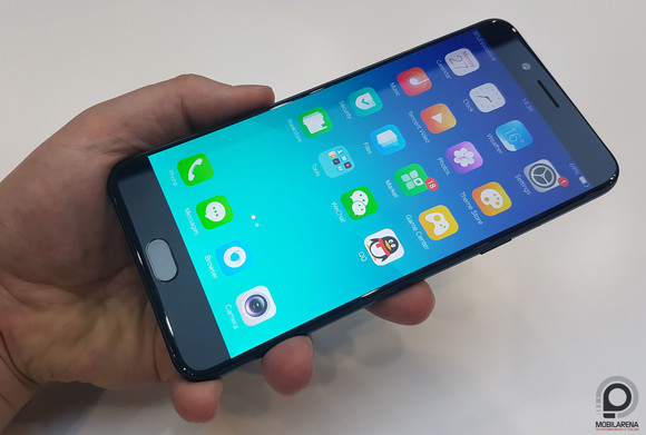 Az Oppo R9s Plus már bőven a phablet kategóriába tartozik