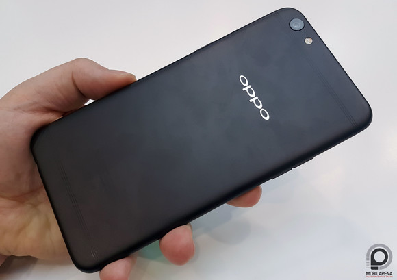 Egyedi a hátlap...ó mégsem