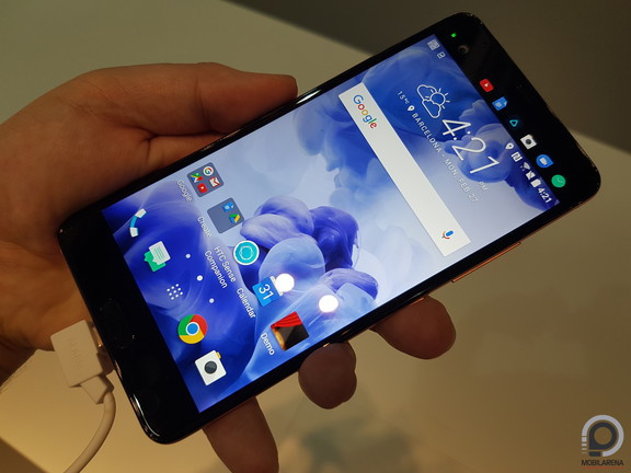 A csúcsváltozat érdekessége a másodlagos kijelző