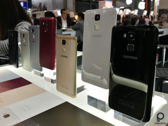 Különböző színekben a Doogee Y6... egész pontosan annak készülékháza