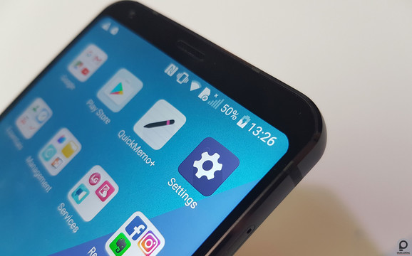 Az LG G6 lekerekített univision panellel rendelkezik