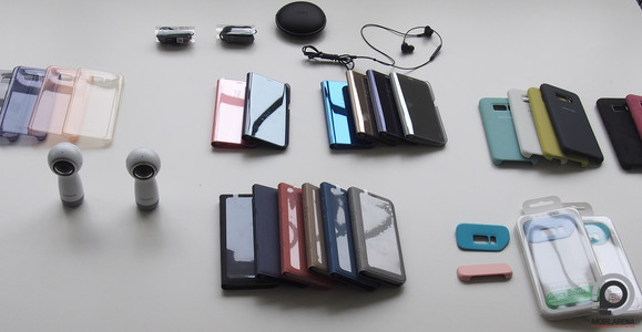 Bőséges tartozékkínálattal nyit a két újdonság