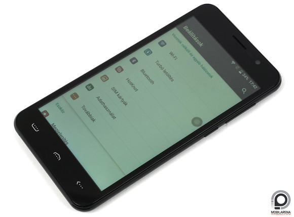 A kijelző minden szempontból megüti a mércét