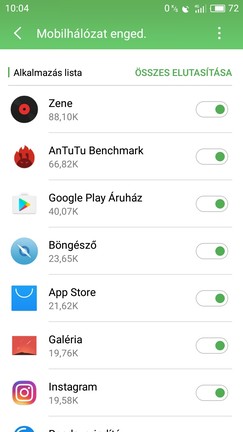 Nem maradhatott el a telefonkezelő