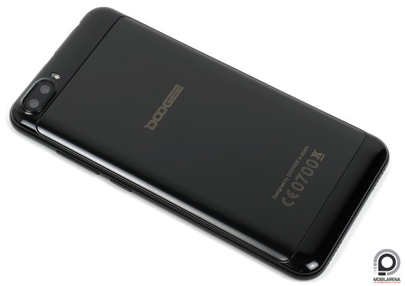 A hátlapi feliratot megmosolyoghatjuk