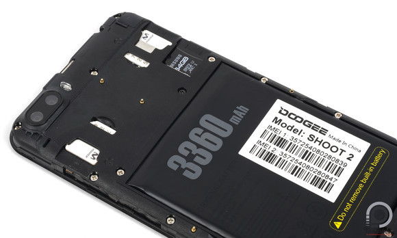 Az akkumulátort nem távolíthatjuk el, viszont akár két microSIM mellett is bővíthetjük a tárolót