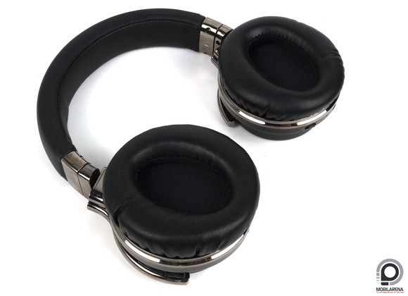 A műbőrbe nem nehéz beleizzadni ebben a melegben