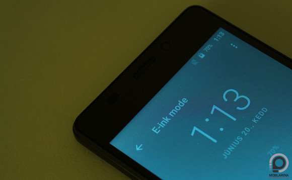 Az e-ink mód gombnyomásra aktiválható