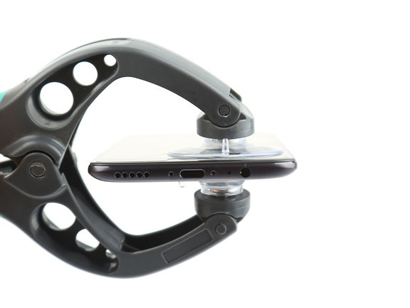 Megfelelő szerszámozottság elengedetlen a művelethez, a filléres csavarhúzó-szett kevés lesz