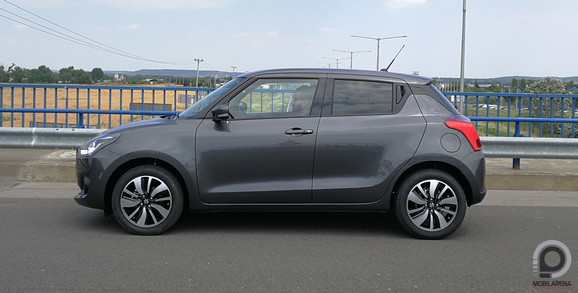 A sziluett a korábbi modell vonalait örökölte