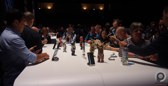 Fotós demonstrációs asztal a sajtóesemény után