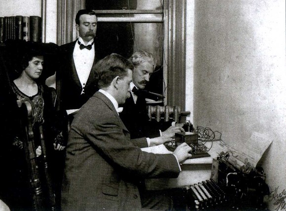 Az első hivatalos üzenet elküldése 1903. július 4-én