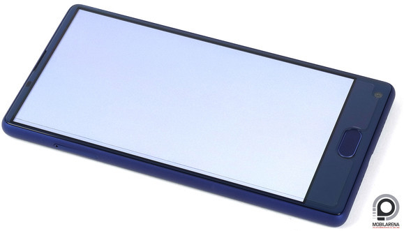 A valóságban jóval vastagabb a képernyőkeret