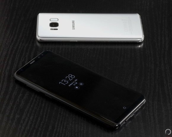 Samsung Galaxy S8 (ezüst) és S8+