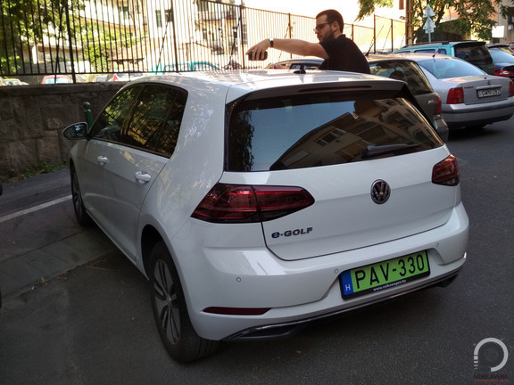 Bochával ketten megyünk Berlinbe, rendhagyó utazási módot választottunk