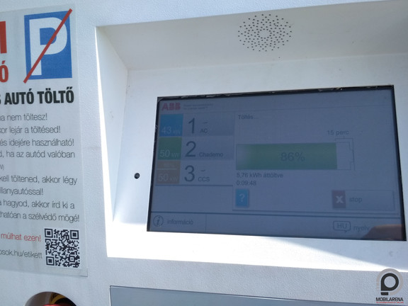 Van olyan kocsi, ami AC váltóáramról is gyorsan tölt, az e-Golf nem ilyen