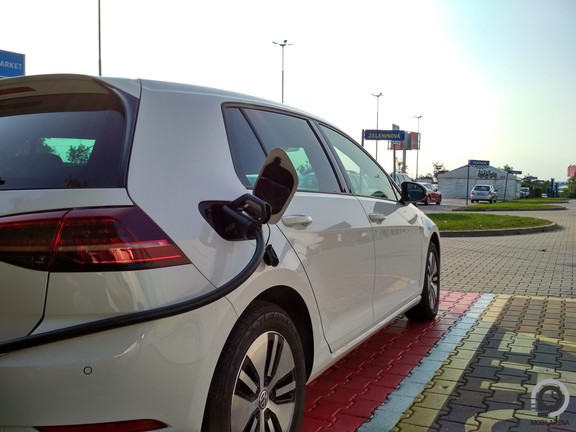 Prága mellett ingyenesen, egy nagy bevásárlóközpont oldalában töltöttünk