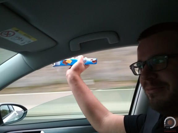 A hátsó ülésen megolvad a csokis keksz, de a menetszél mindent megold!