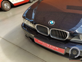Került némi por az egyébként nagyon szép állapotúnak tűnő BMW M5-re