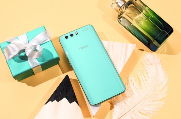 Luxusapróságok között a Robin Egg Blue Honor 9 (Még egy halom kép a galériában!)