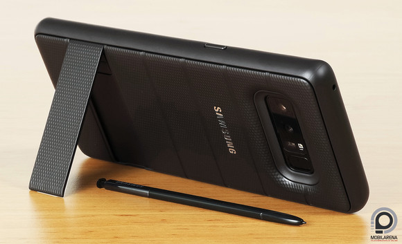 A gyötrést a Note8 elég jól bírja, de azért egy tok segíthet a vétlen balesetek túlélésében