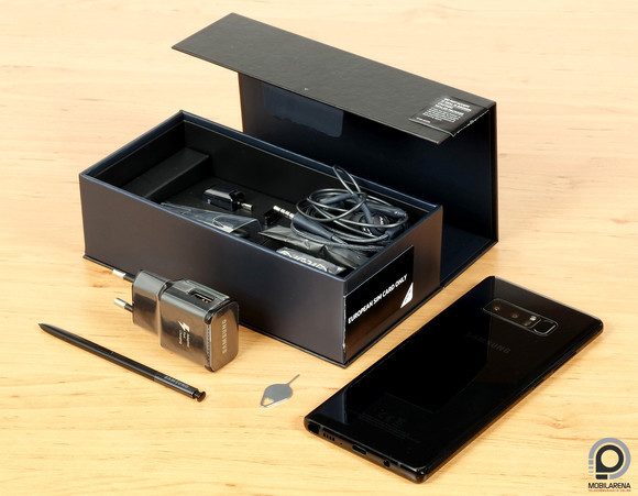 Felülről hajtogatható ki a Note8 csomagolása
