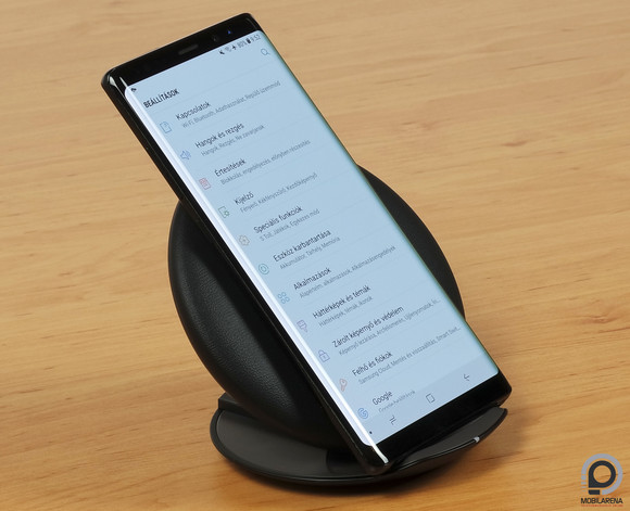 A Samsung a szoftvert és az extrákat is csúcstelefonja mögé tette