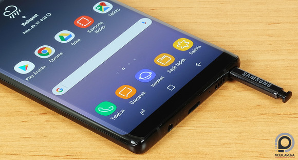 A Super AMOLED technológiájú Infinity Display panel a piac legjobbja
