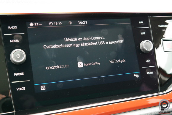 Android Auto, Apple CarPlay és MirrorLink is van az opciós listán