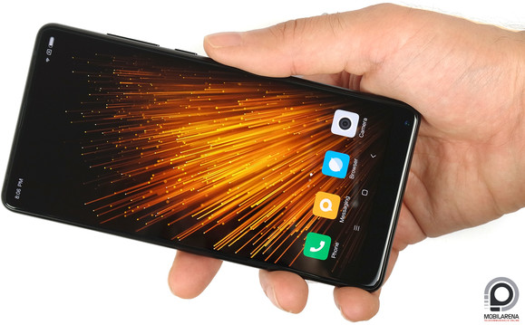 Jól mutat és a tenyérnek is jól áll a Mi Mix 2