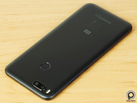 A vonások ismerősek, ám a minőségi dupla kamera ennyire olcsón eddig ismeretlen volt