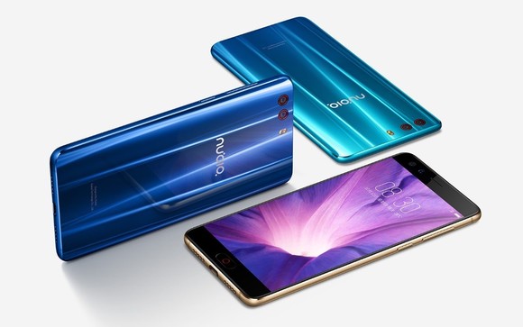 A kisebb változat hardveres szempontból is visszafogottabb