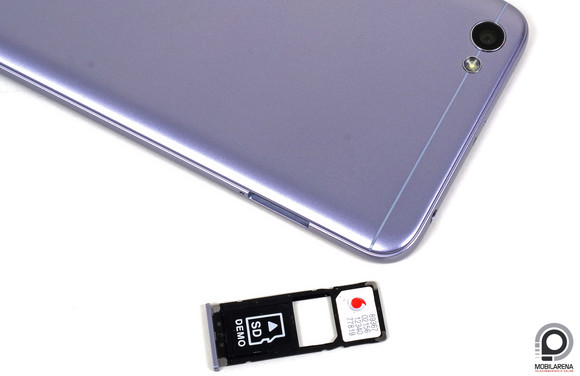 Két nanoSIM mellé egy microSD-kártya is fér, így kell ezt csinálni