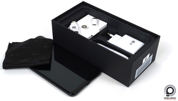 Példás mennyiségű és minőségű tartozék jár hozzá