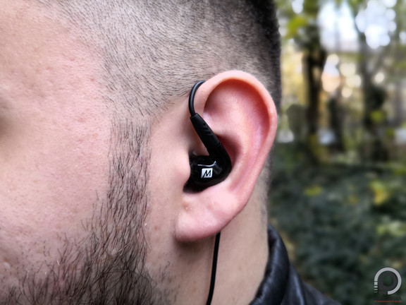 Kényelmesen a fülbe simul és órákig hallgatható