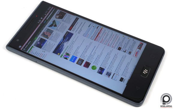 A felső-középkategóriában próbálkozik a BlackBerry Motion