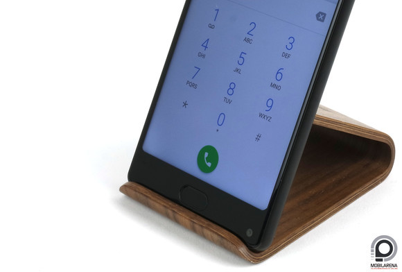 Alulra kellett költöznie a szelfikamerának