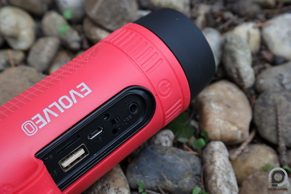 Porvédő ajtó mögött a csatlakozók