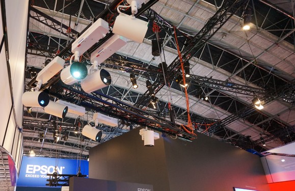 Epson LightScene EV-100 hadsereg működés közben